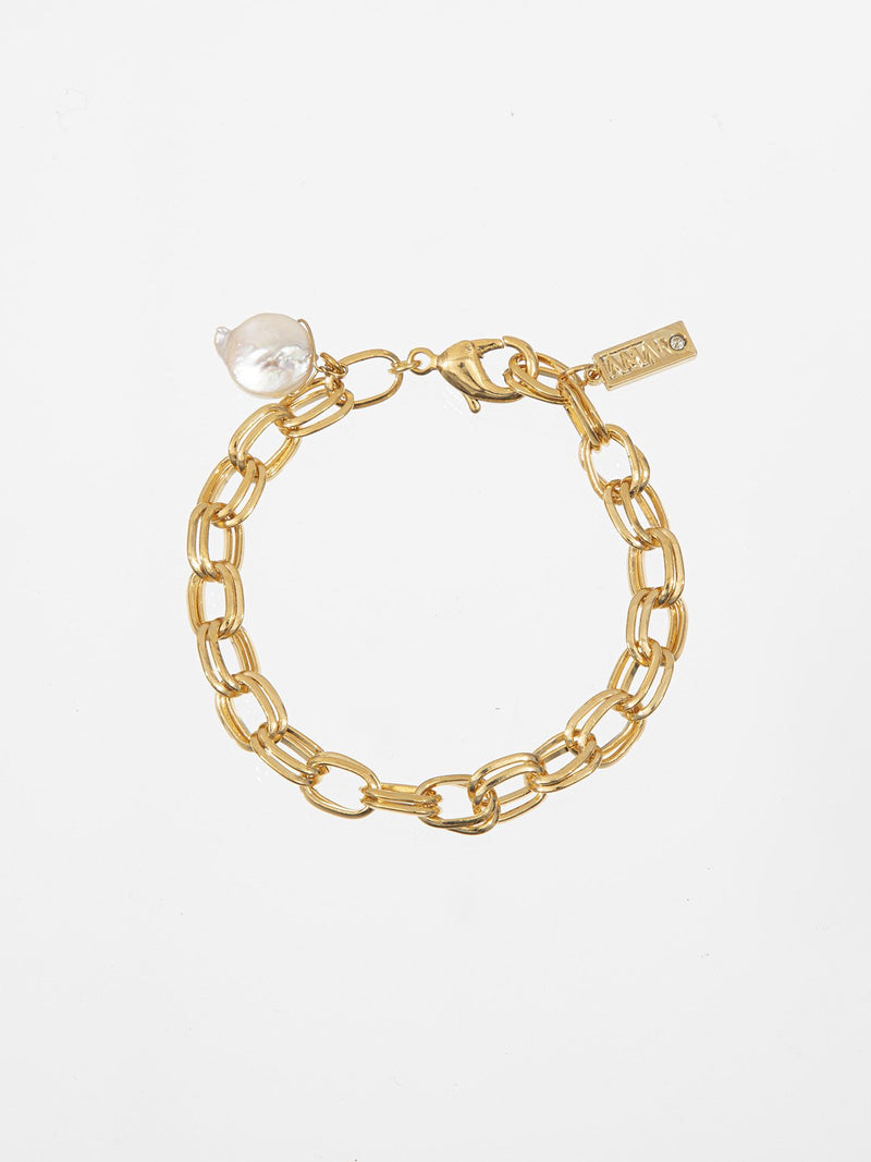 Maris bracelet - a classic bracelet with a presence with a small natural pearl pendant