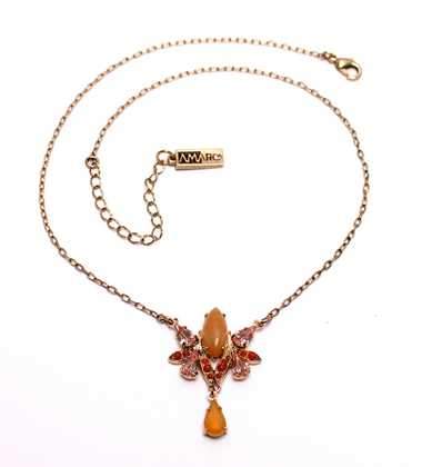 delicate center piece chain