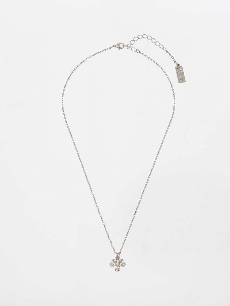 Shelly necklace - a thin and delicate necklace with a three leavs flower pendant