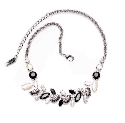 Leaves black and white necklace