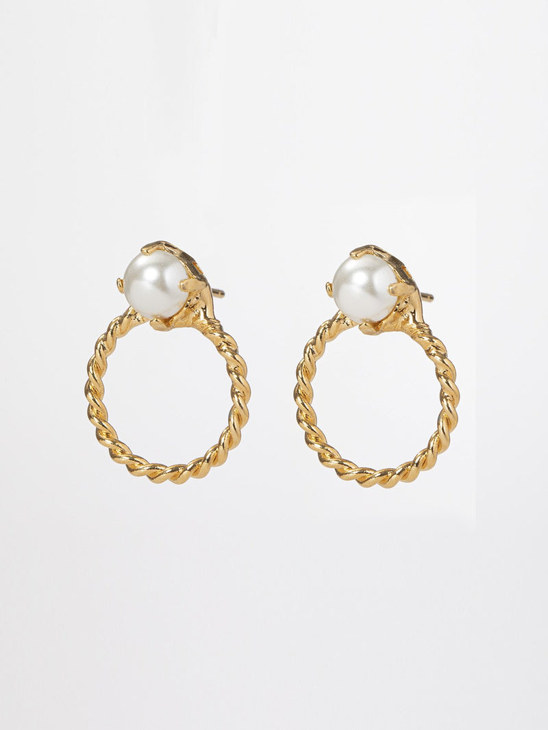 Lori earrings – A round small post hoop earrings set with a pearl. 24K yellow gold plated, in a classic fine look.